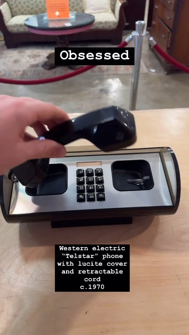 Check out this gorgeous Telstar phone from Western Electric. 

Marketed as a “piece of modern sculpture,” this phone was named as an homage to the Telstar satellite, one of the first communications satellites, launched in 1962. 

#brownelephant #mcmdecor