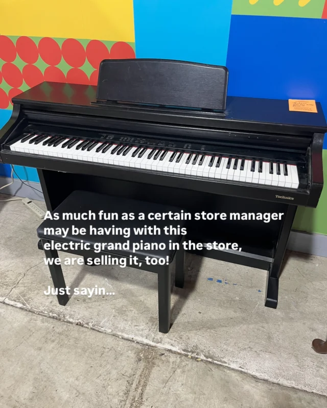 88 weighted keys, sounds and feels great!  #oakparkbrownelephant #oakparkartsdistrict